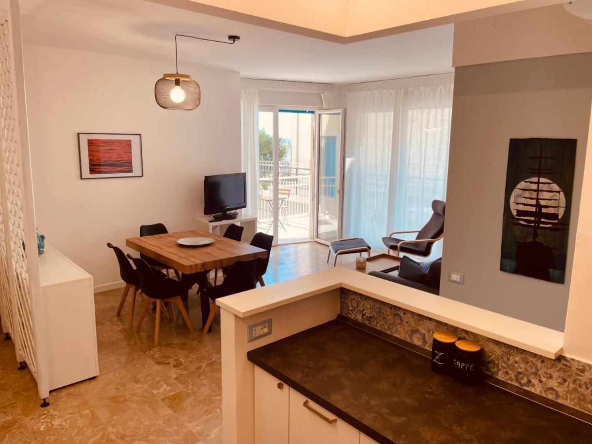 Appartamento Cima - Vista Mare, 3 Camere, Wifi, Family Apartment リド・ディ・イエゾロ エクステリア 写真
